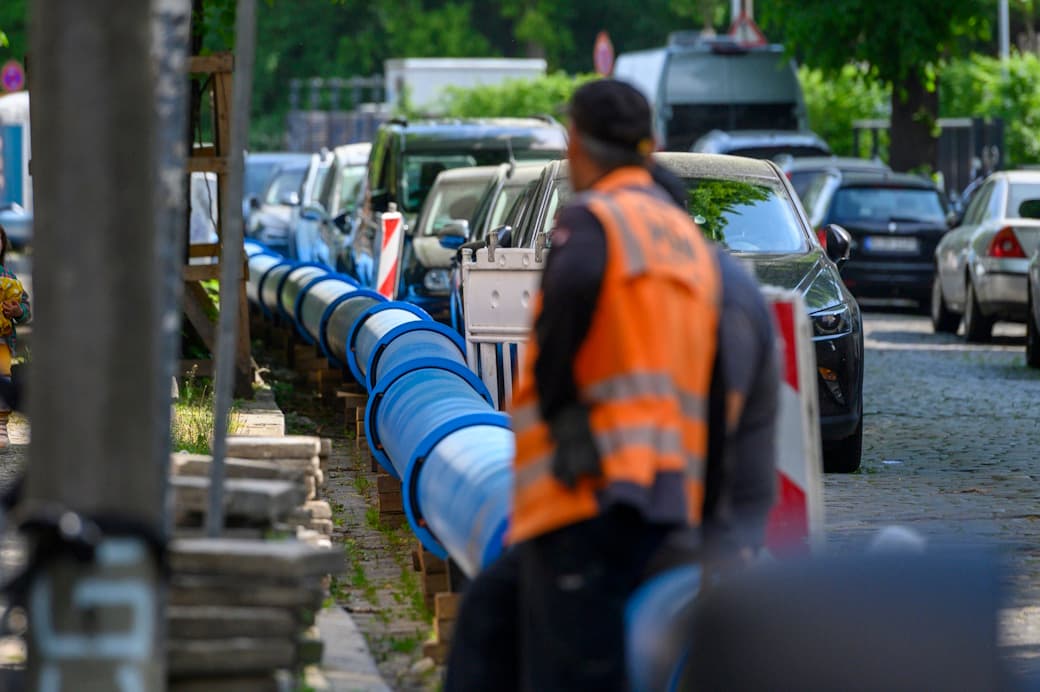 Baustelle in Berlin zur Verlegung eines Trinkwasserrohres.